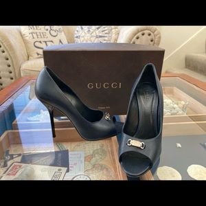 Authentic Gucci Shoes size 8